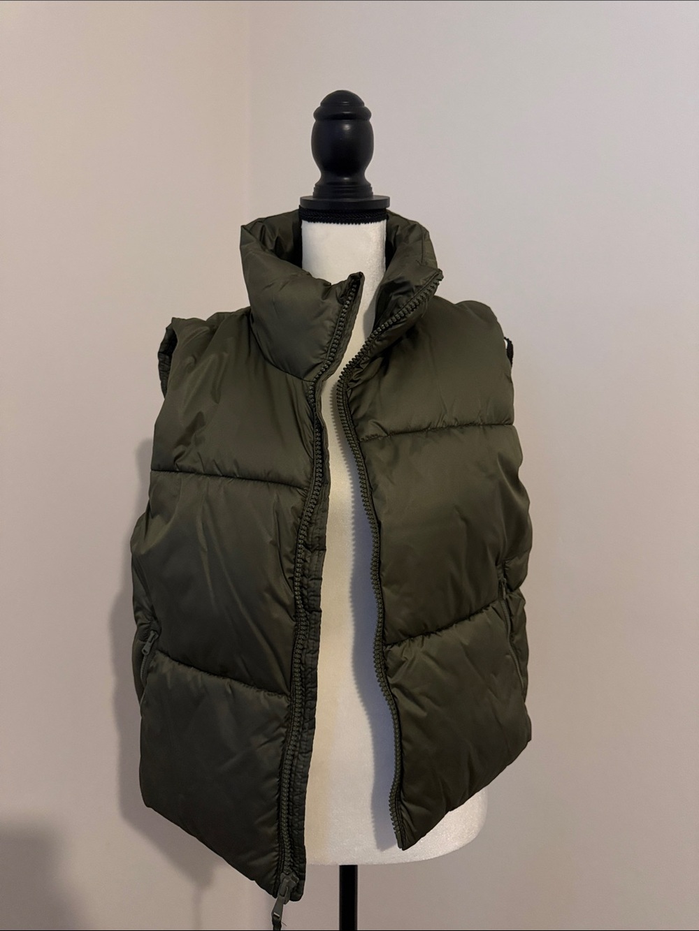 Old Navy Puffer Vest Size Small